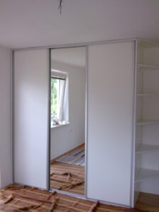 Keywords: vstavané skrine